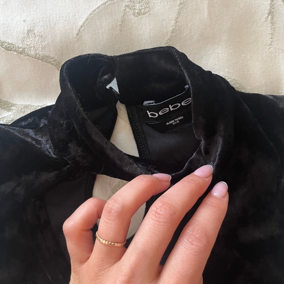 Cropped cutout velvet top - Picture 2 of 3